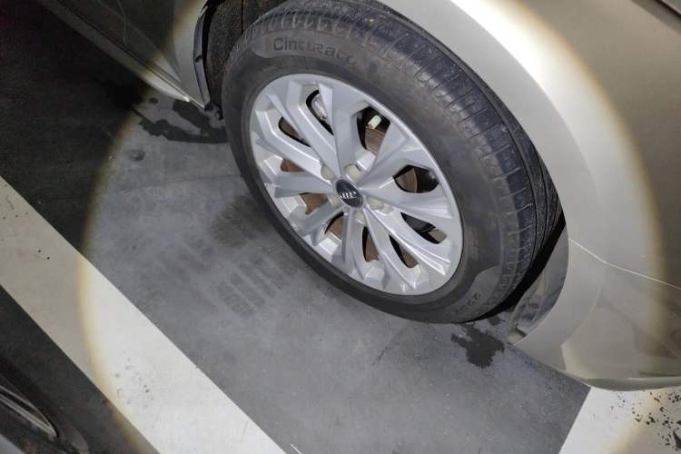 Used Audi A4L 2019 40 TFSI Ambition China VI Right Front Wheel Hub