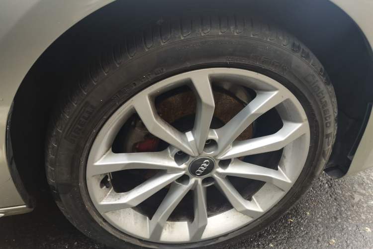 Used Audi A4L 2019 40 TFSI Fashion Edition China VI Emission Standard Right Front Wheel Hub