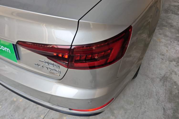 Used Audi A4L 2019 40 TFSI Ambition China VI Right Rear Taillight