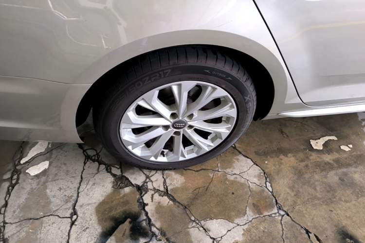 Used Audi A4L 2019 40 TFSI Ambition China VI Right Rear Wheel Hub