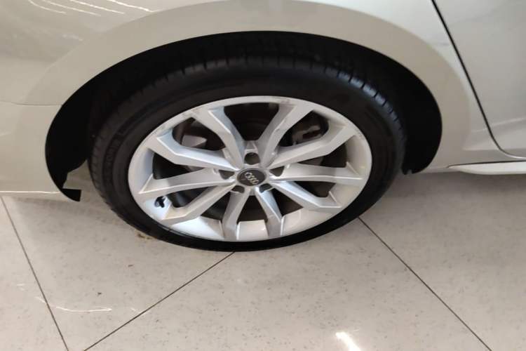 Used Audi A4L 2019 40 TFSI Fashion Edition China VI Emission Standard Right Rear Wheel Hub