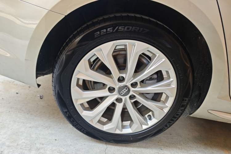 Used Audi A4L 2019 40 TFSI Ambition China VI Right Rear Wheel Hub