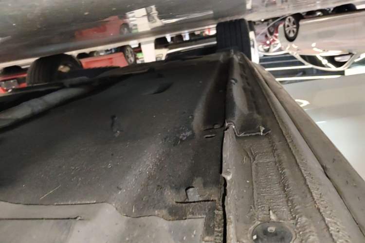 Used Audi A4L 2019 40 TFSI Fashion Edition China VI Emission Standard Right Side Sill