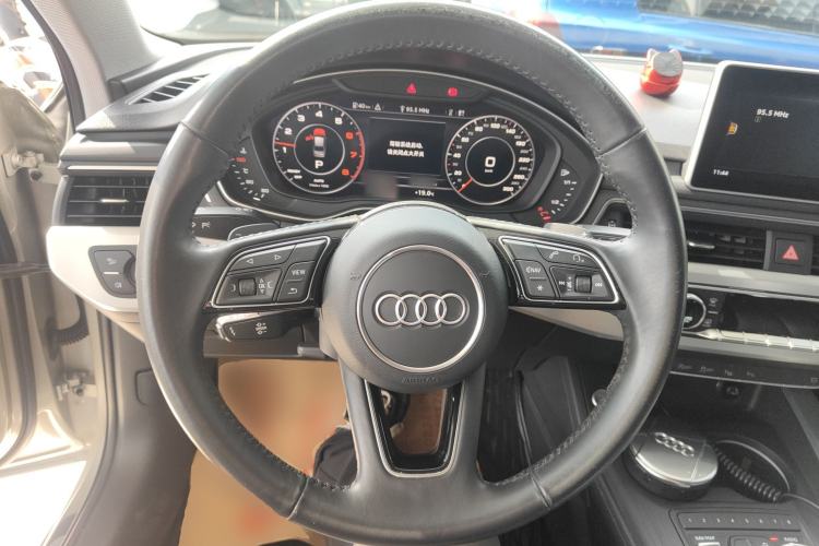 Used Audi A4L 2019 40 TFSI Fashion Edition China VI Emission Standard Steering Wheel