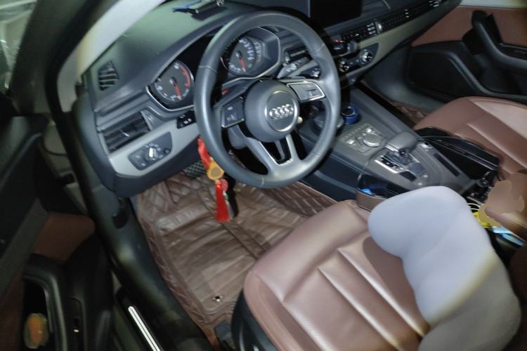 Used Audi A4L 2019 40 TFSI Ambition China VI Steering Wheel