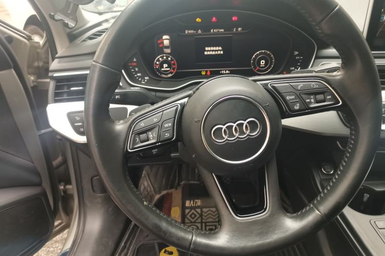 Used Audi A4L 2019 40 TFSI Fashion Edition China VI Emission Standard Steering Wheel