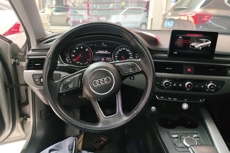 Used Audi A4L 2019 40 TFSI Ambition China VI Steering Wheel