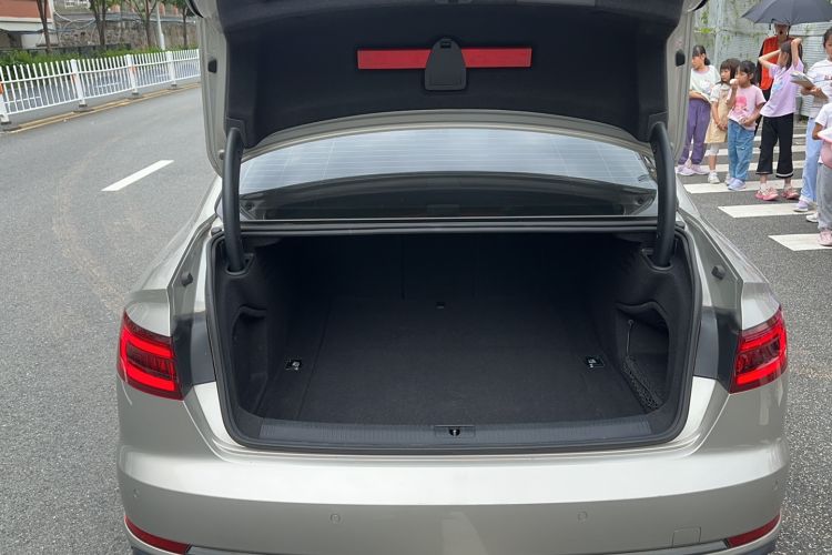 Used Audi A4L 2019 40 TFSI Ambition China VI Trunk