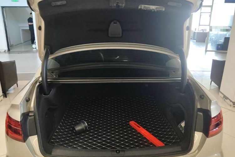 Used Audi A4L 2019 40 TFSI Fashion Edition China VI Emission Standard Trunk