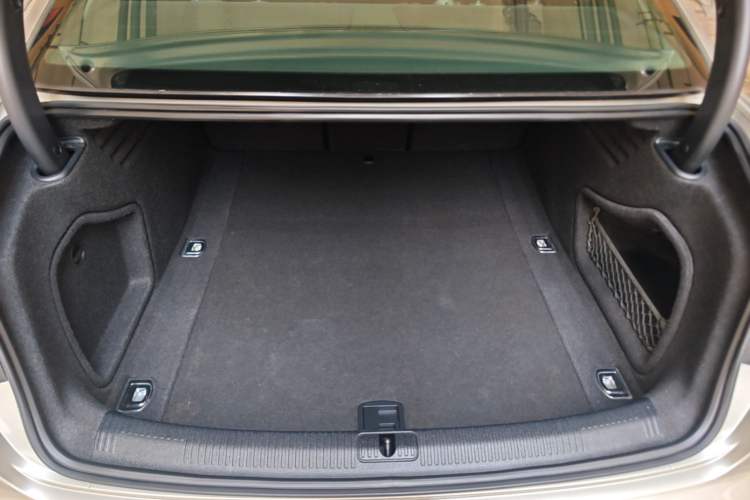 Used Audi A4L 2019 40 TFSI Ambition China VI Trunk