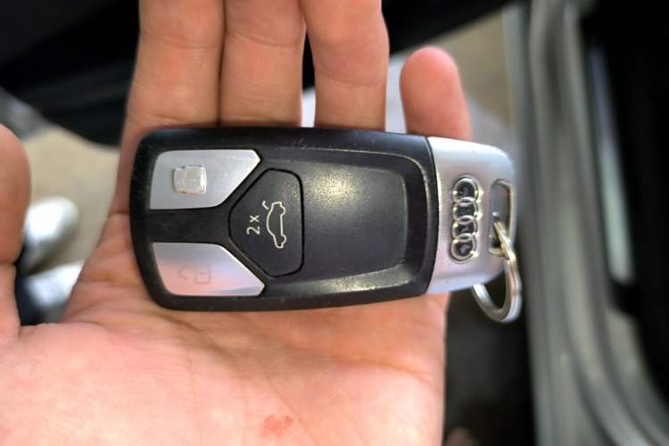 Used Audi A4L 2019 40 TFSI Ambition China VI Vehicle Key