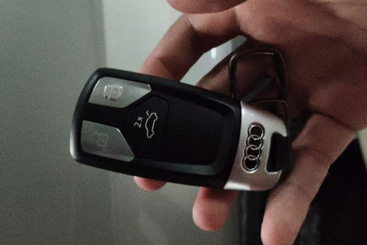 Used Audi A4L 2019 40 TFSI Ambition China VI Vehicle Key