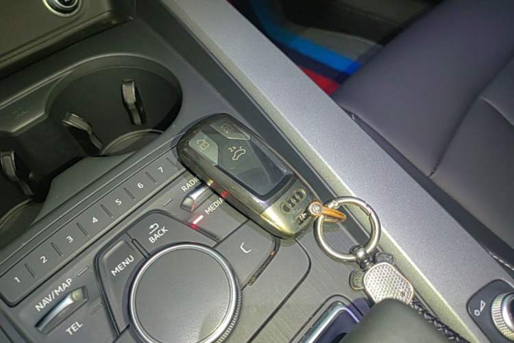 Used Audi A4L 2019 40 TFSI Ambition China VI Vehicle Key