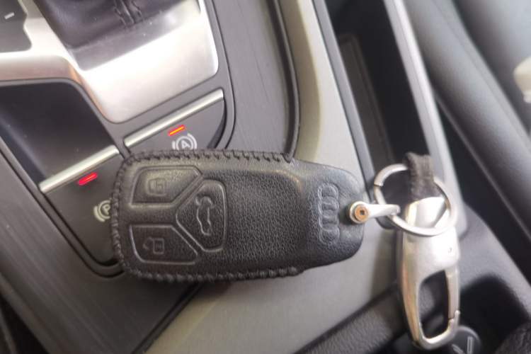 Used Audi A4L 2019 40 TFSI Ambition China VI Vehicle Key