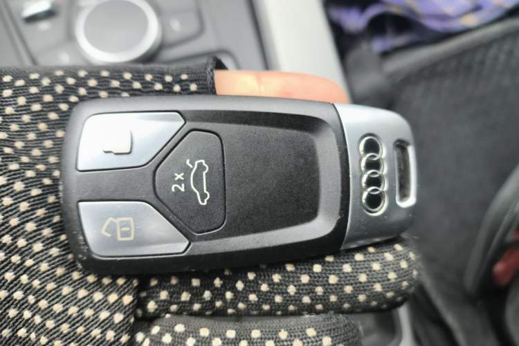 Used Audi A4L 2019 40 TFSI Ambition China VI Vehicle Key
