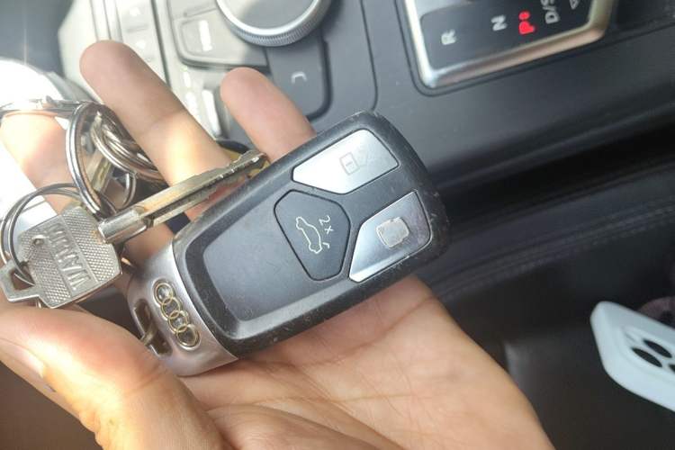 Used Audi A4L 2019 40 TFSI Ambition China VI Vehicle Key