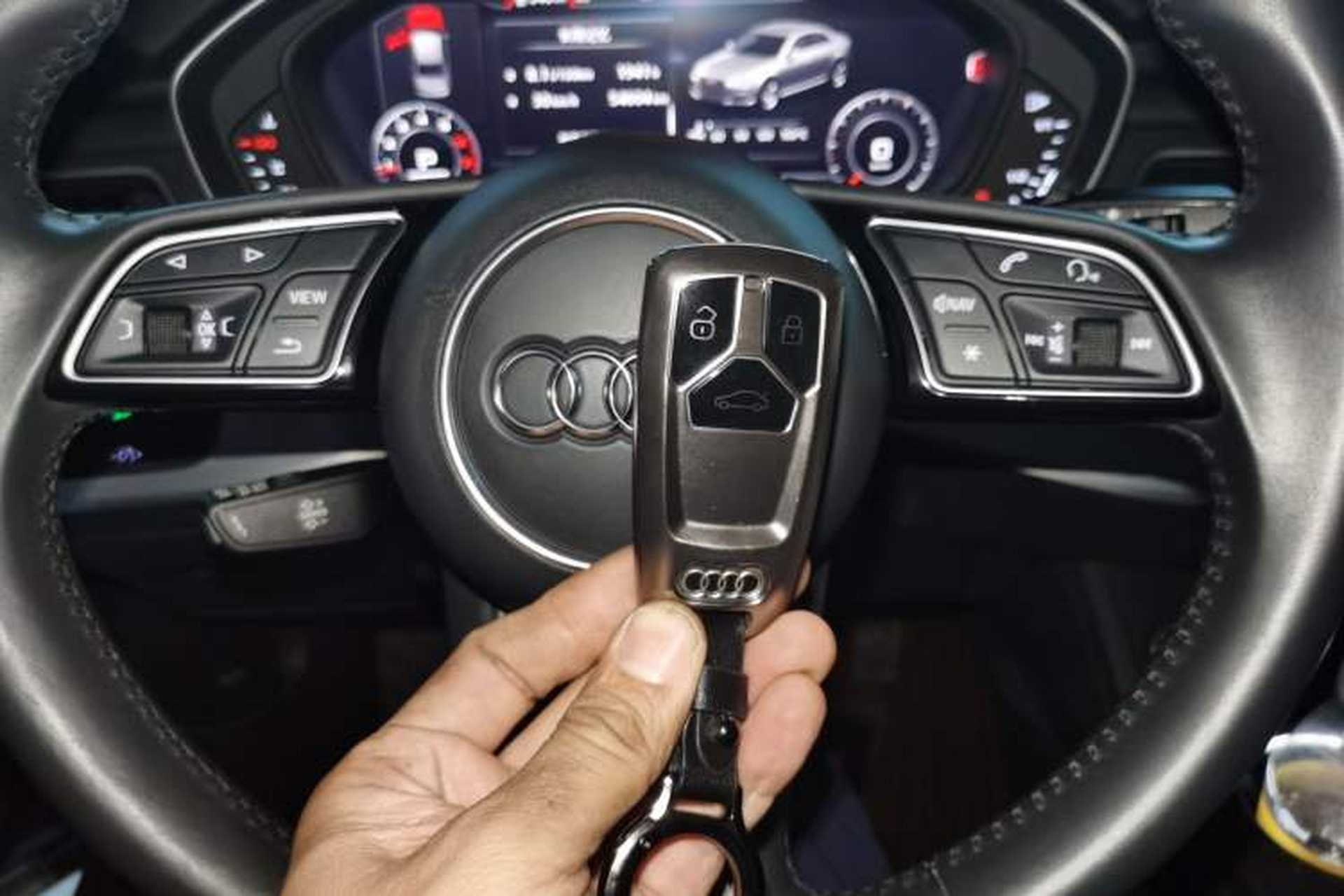 Used Audi A4L 2019 40 TFSI Fashion Edition China VI Emission Standard Vehicle Key