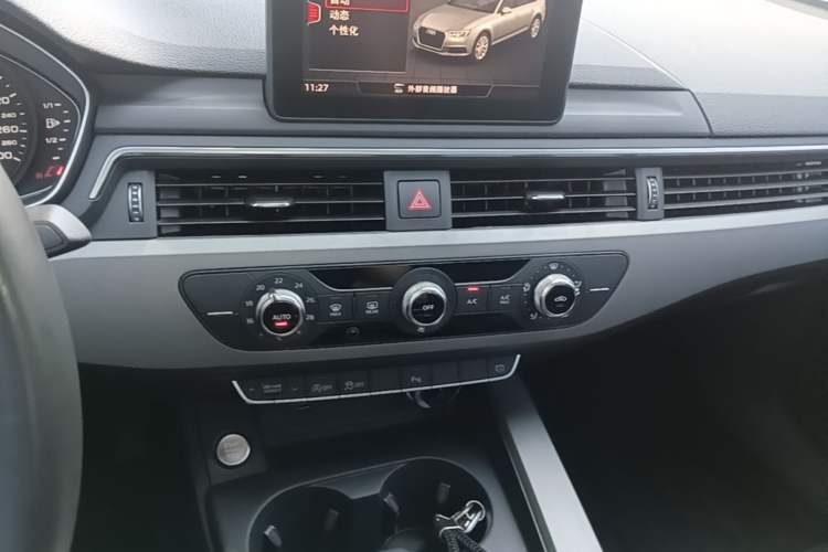 Used Audi A4L 2019 40 TFSI Ambition China VI Audio And AC Panel