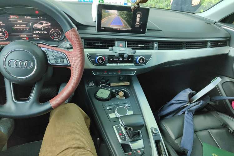 Used Audi A4L 2019 40 TFSI Fashion Edition China VI Emission Standard Audio And AC Panel