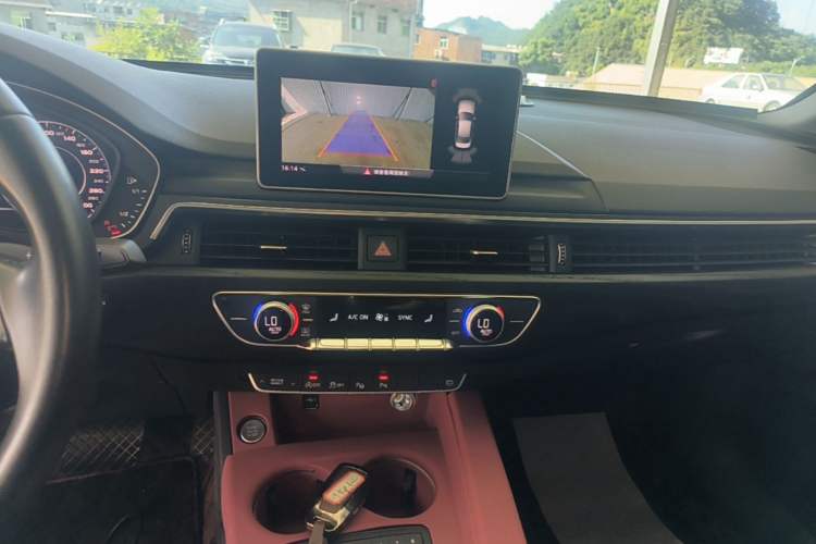 Used Audi A4L 2019 40 TFSI Fashion Edition China VI Emission Standard Audio And AC Panel