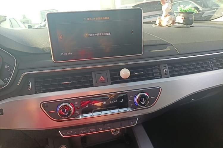 Used Audi A4L 2019 40 TFSI Fashion Edition China VI Emission Standard Audio And AC Panel