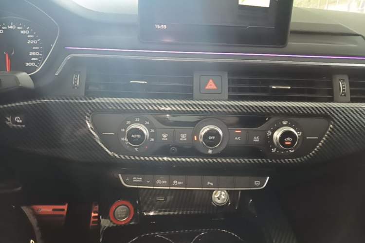 Used Audi A4L 2019 40 TFSI Ambition China VI Audio And AC Panel