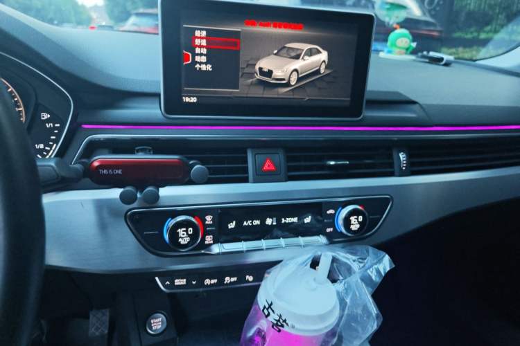 Used Audi A4L 2019 40 TFSI Fashion Version China V Audio And AC Panel
