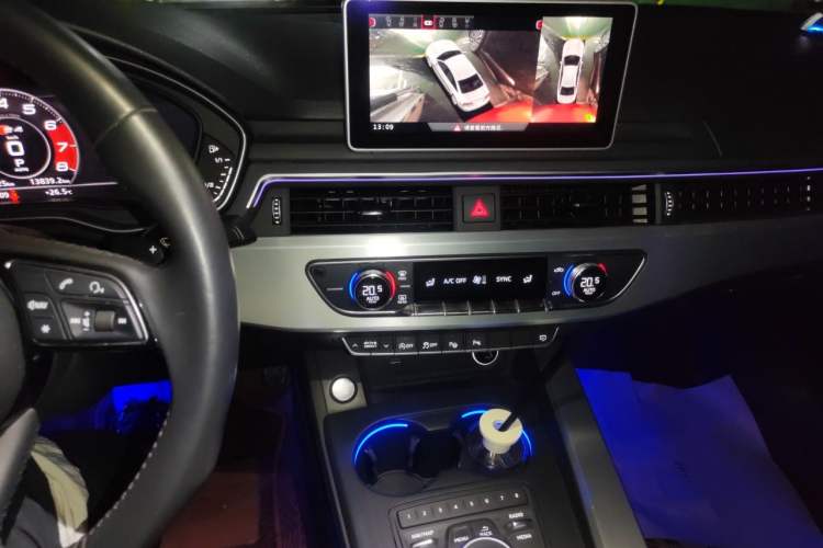 Used Audi A4L 2019 40 TFSI Fashion Edition China VI Emission Standard Audio And AC Panel