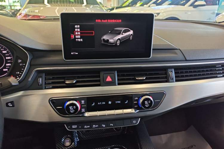 Used Audi A4L 2019 40 TFSI Fashion Edition China VI Emission Standard Audio And AC Panel