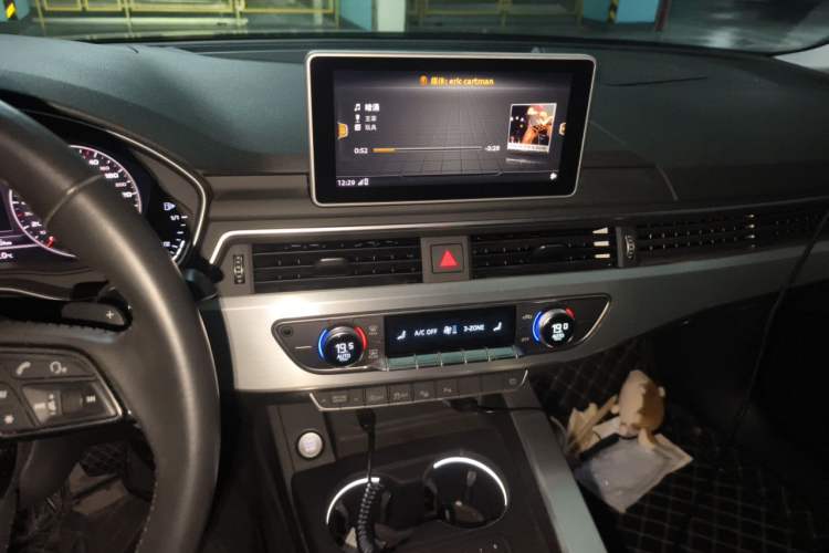 Used Audi A4L 2019 40 TFSI Fashion Edition China VI Emission Standard Audio And AC Panel