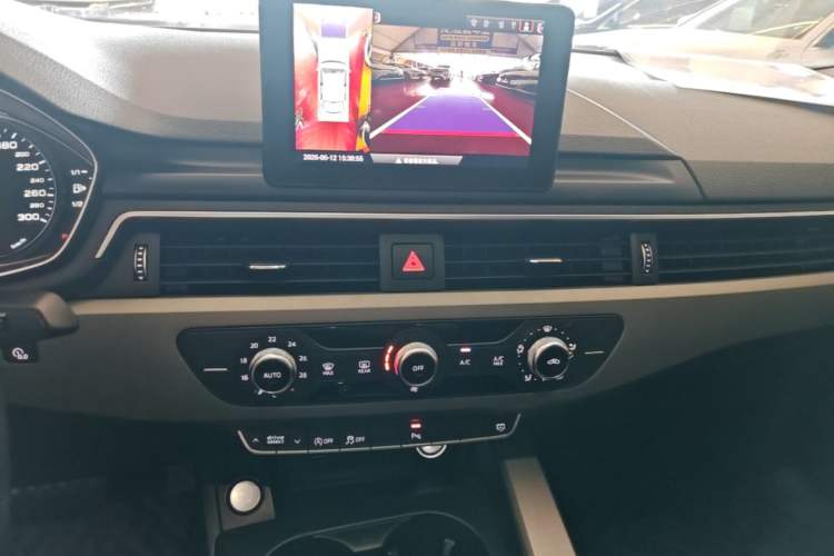 Used Audi A4L 2019 40 TFSI Ambition China VI Audio And AC Panel