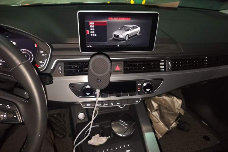 Used Audi A4L 2019 40 TFSI Fashion Edition China VI Emission Standard Audio And AC Panel