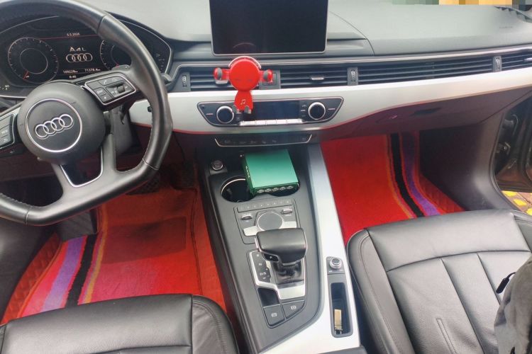 Used Audi A4L 2019 40 TFSI Fashion Edition China VI Emission Standard Audio And AC Panel