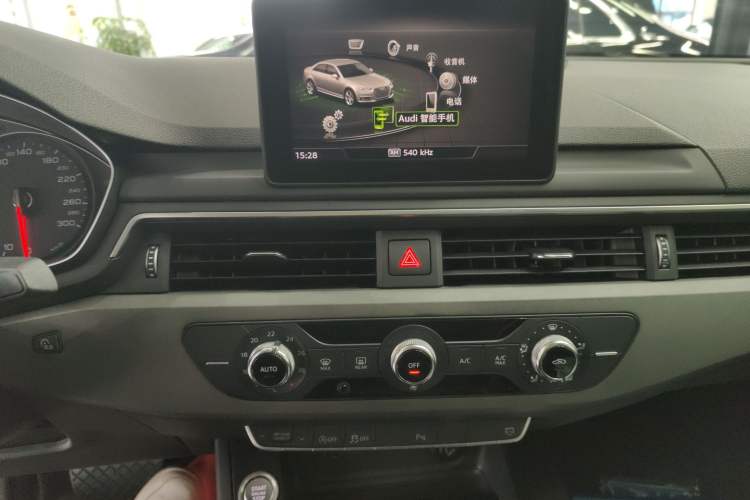 Used Audi A4L 2019 40 TFSI Ambition China VI Audio And AC Panel