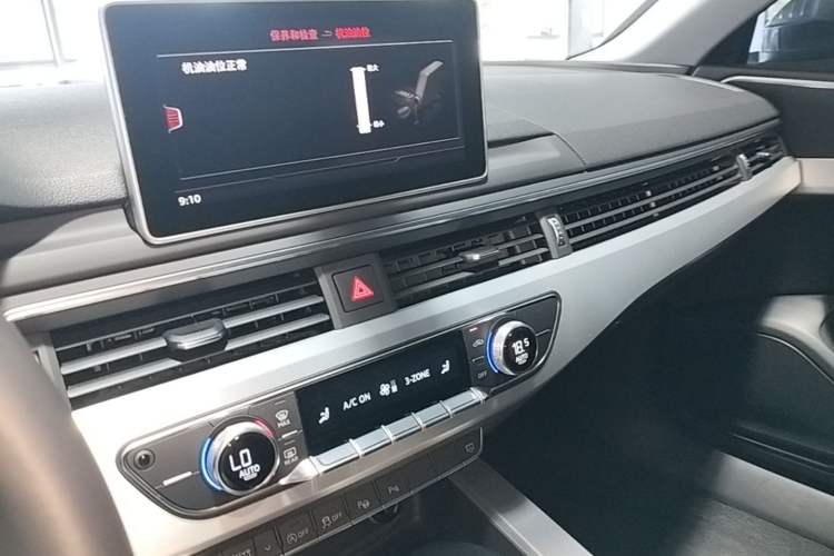 Used Audi A4L 2019 40 TFSI Fashion Edition China VI Emission Standard Audio And AC Panel