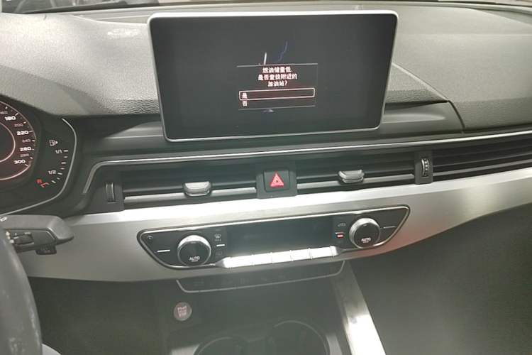 Used Audi A4L 2019 40 TFSI Fashion Edition China VI Emission Standard Audio And AC Panel