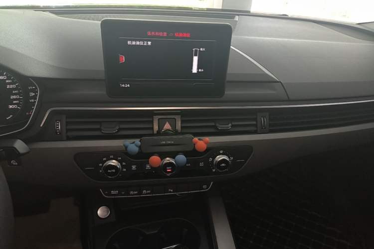 Used Audi A4L 2019 40 TFSI Ambition China VI Audio And AC Panel