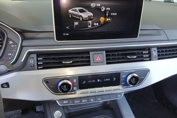 Used Audi A4L 2019 40 TFSI Fashion Edition China VI Emission Standard Audio And AC Panel