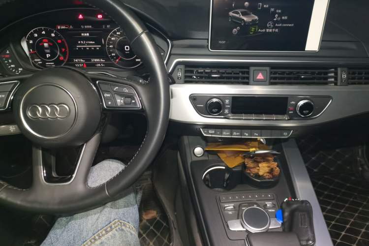 Used Audi A4L 2019 40 TFSI Fashion Version China V Audio And AC Panel