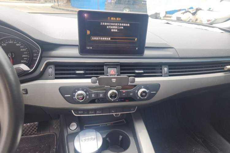 Used Audi A4L 2019 40 TFSI Ambition China VI Audio And AC Panel