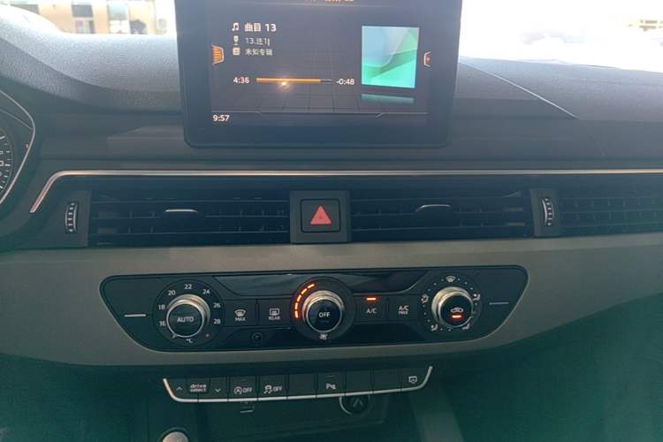 Used Audi A4L 2019 40 TFSI Ambition China VI Audio And AC Panel