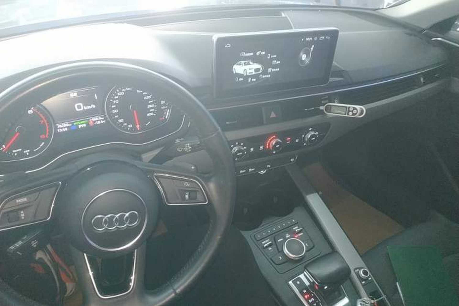 Used Audi A4L 2019 40 TFSI Ambition China VI Center Console
