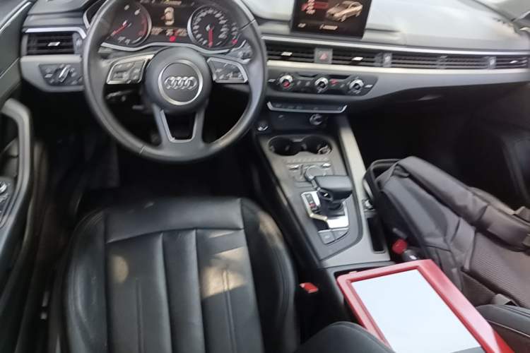 Used Audi A4L 2019 40 TFSI Ambition China VI Center Console