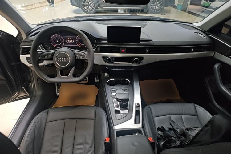 Used Audi A4L 2019 40 TFSI Fashion Edition China VI Emission Standard Center Console