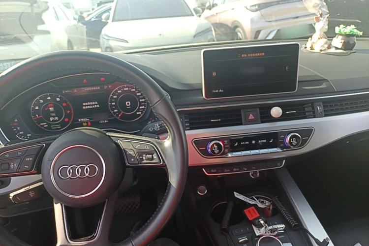 Used Audi A4L 2019 40 TFSI Fashion Edition China VI Emission Standard Center Console