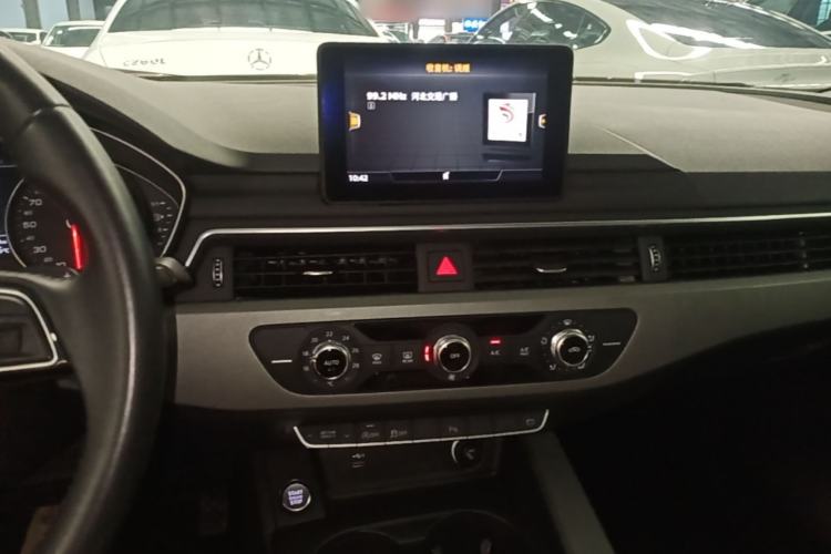 Used Audi A4L 2019 40 TFSI Ambition Version China V Center Console