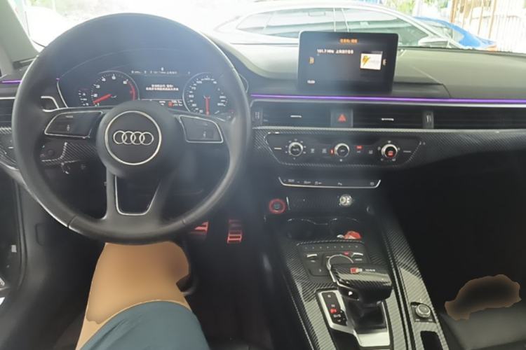 Used Audi A4L 2019 40 TFSI Ambition China VI Center Console