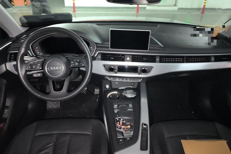 Used Audi A4L 2019 40 TFSI Fashion Edition China VI Emission Standard Center Console