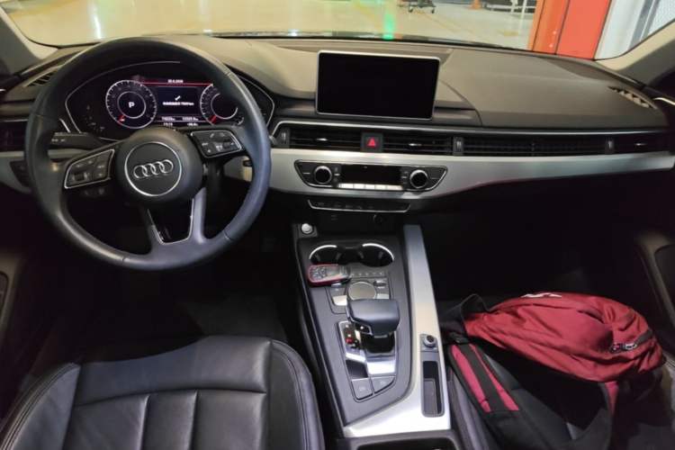 Used Audi A4L 2019 40 TFSI Fashion Edition China VI Emission Standard Center Console