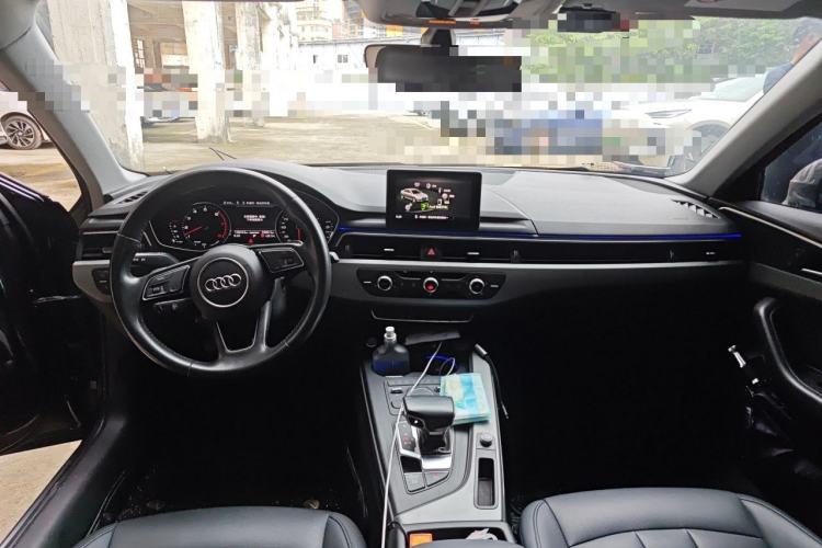 Used Audi A4L 2019 40 TFSI Ambition China VI Center Console
